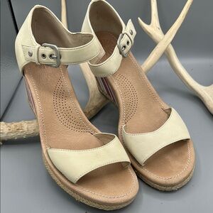 Ugg Atasha Sandals Sz 10